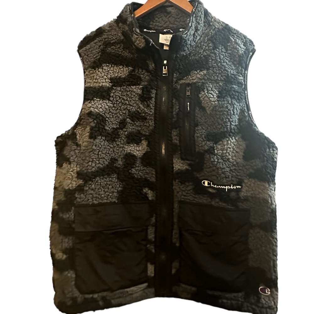 CHAMPION ❄️⛄️ Teddy Camo Vest Jacket L NWT